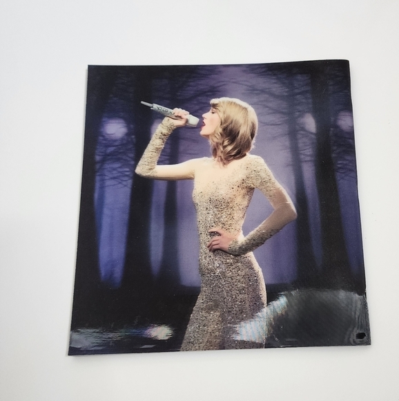 Taylor Swift 1989 World Tour Holographic Cover Official Tour Book - Picture 8 of 9